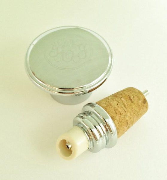 Engraved bottle stopper pourer